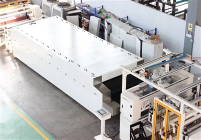 Dvojpásový lisovací stroj